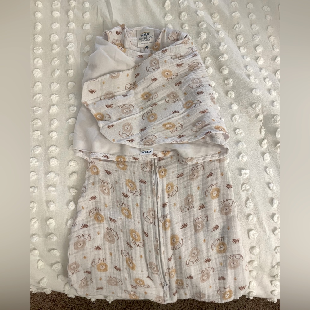 Halo swaddle — muslin lions